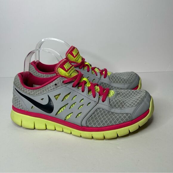 Nike Gray and Pink Athletic Shoes 11 - Picture 11 of 11